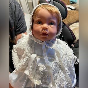 Lee Middleton doll precious in blue